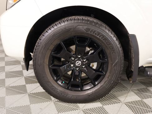 Used 2021 Nissan Frontier SV w/ Midnight Edition Floor Mats image 17