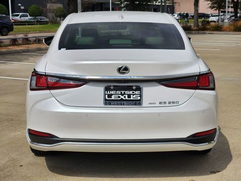 Used 2024 Lexus ES 250 w/ Premium Package image 6