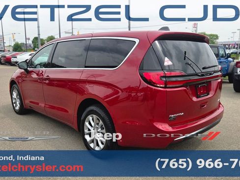 New 2027 Chrysler Pacifica Select AWD/4WD image 5