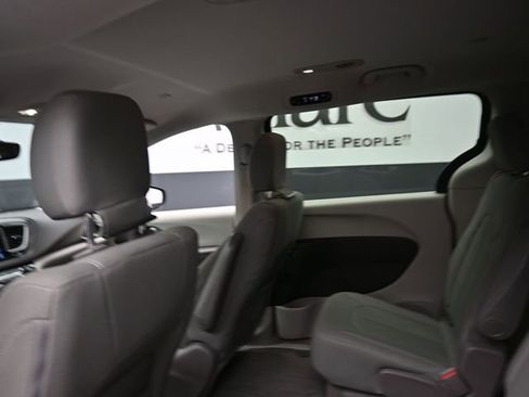 Used 2017 Chrysler Pacifica Touring w/ Tire & Wheel Group image 24