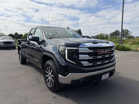 Used 2023 GMC Sierra 1500 SLE w/ Enhanced Capability Package AWD/4WD image 2