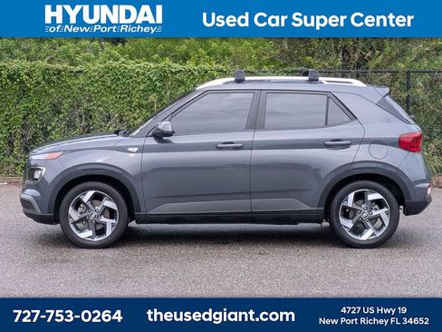 Certified 2025 Hyundai Venue SEL FWD image 2