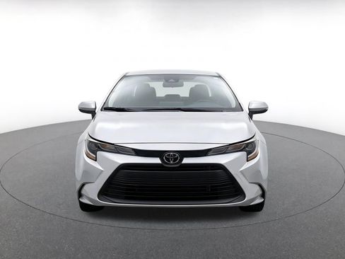 Used 2025 Toyota Corolla LE FWD image 2