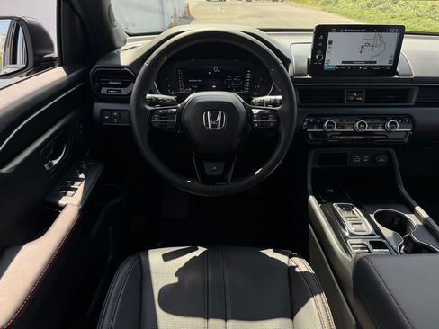 Used 2025 Honda Pilot Black Edition image 13