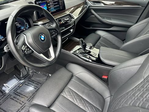 Used 2023 BMW 530e w/ Premium Package RWD image 9