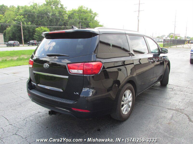 Used 2017 Kia Sedona LX w/ LX Essentials Premium Package FWD image 7