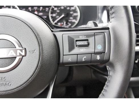 Used 2024 Nissan Pathfinder SL image 16