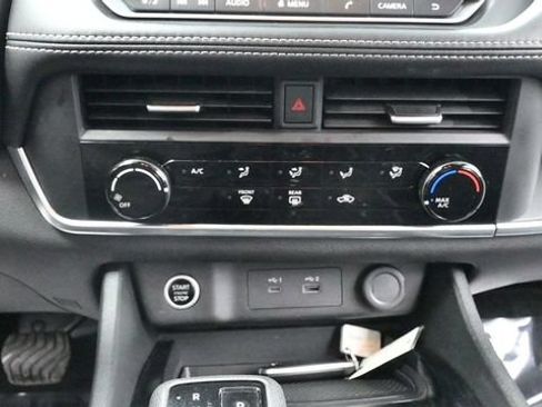Used 2023 Nissan Rogue S AWD/4WD image 20
