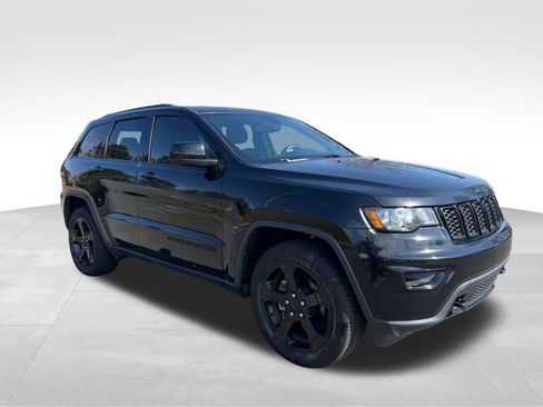 Used 2018 Jeep Grand Cherokee Laredo image 1