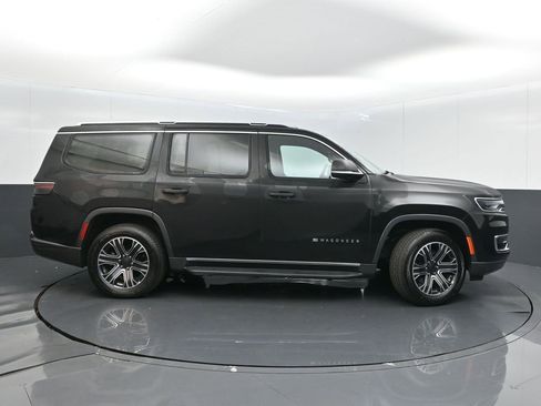 Used 2022 Jeep Wagoneer Series III w/ Flexible Seating Group image 8