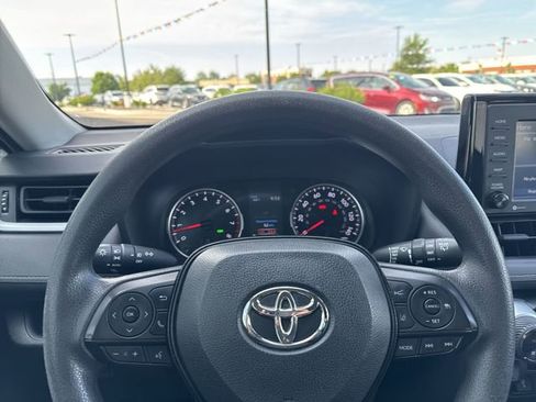 Used 2021 Toyota RAV4 XLE AWD/4WD image 19