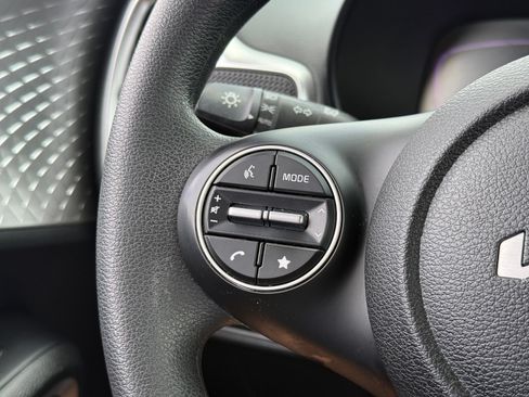 Used 2023 Kia Soul LX w/ LX Technology Package FWD image 11