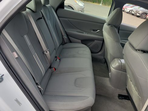 Certified 2025 Hyundai Elantra SEL FWD image 24