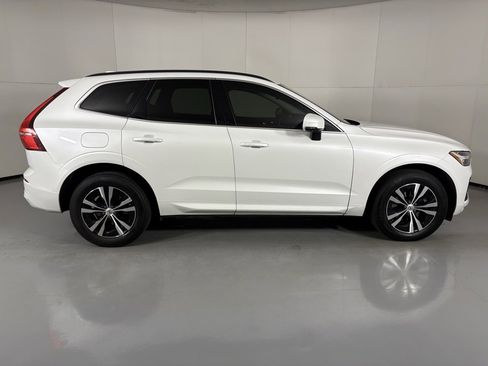 Used 2023 Volvo XC60 B5 Core image 9