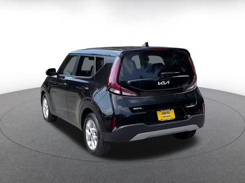 Used 2025 Kia Soul LX w/ LX Technology Package FWD image 11