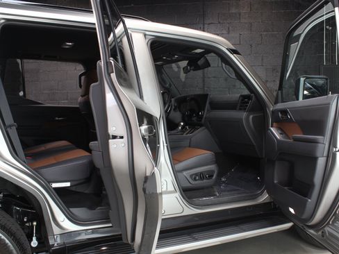 Used 2025 Lexus GX 550 w/ Accessory Package (2T) AWD/4WD image 31