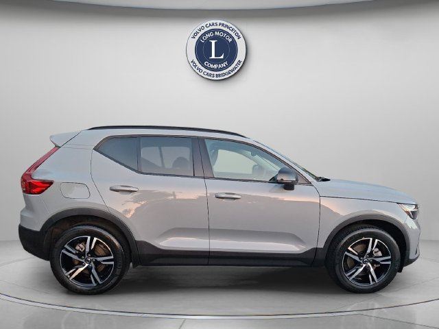 Certified 2024 Volvo XC40 B5 Core AWD/4WD image 4