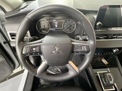 Used 2022 Mitsubishi Outlander ES image 11