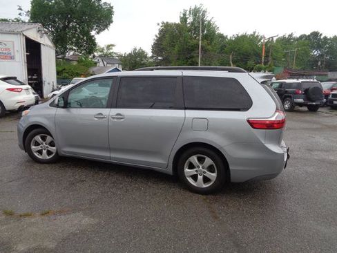 Used 2015 Toyota Sienna LE FWD image 4