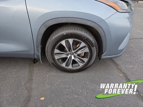 Used 2021 Toyota Highlander XLE AWD/4WD image 20