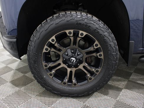 Used 2019 Chevrolet Silverado 1500 Custom Trail Boss AWD/4WD image 32