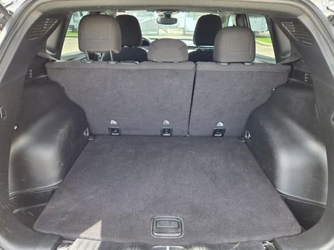 Used 2023 Jeep Compass Sport image 4