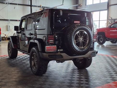 Used 2017 Jeep Wrangler Unlimited Sahara AWD/4WD image 4