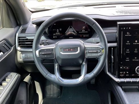 Used 2025 GMC Acadia Elevation w/ Elevation Premium Package FWD image 9