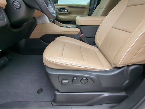 Used 2024 Chevrolet Tahoe Premier AWD/4WD image 18