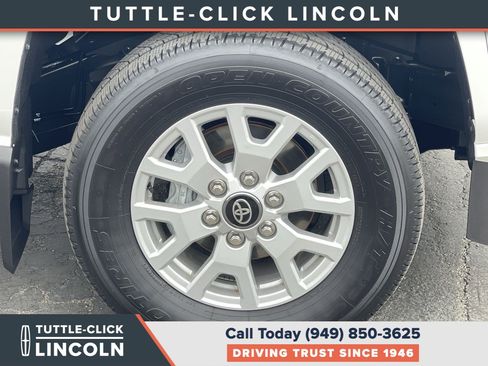 Used 2025 Toyota Tacoma SR5 AWD/4WD image 18