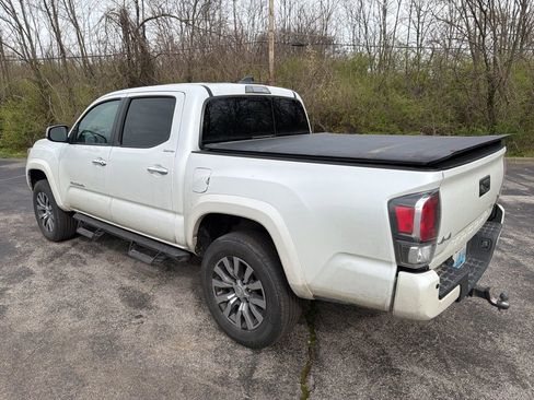 Used 2022 Toyota Tacoma Limited image 5
