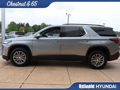 Used 2023 Chevrolet Traverse LT FWD image 3
