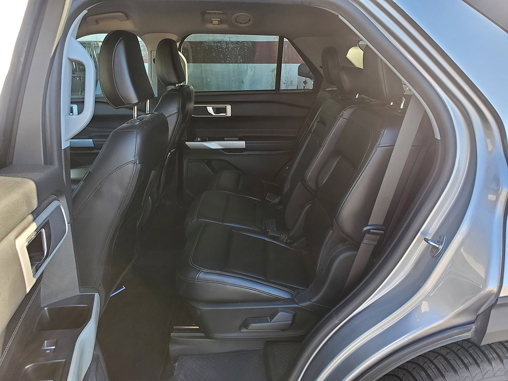 Used 2021 Ford Explorer XLT w/ Equipment Group 202A AWD/4WD image 7
