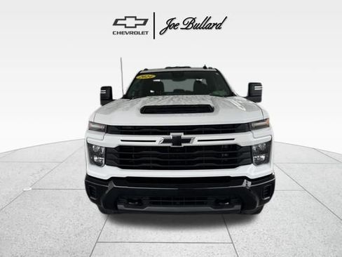 Used 2024 Chevrolet Silverado 2500 Custom w/ Custom Convenience Package image 3