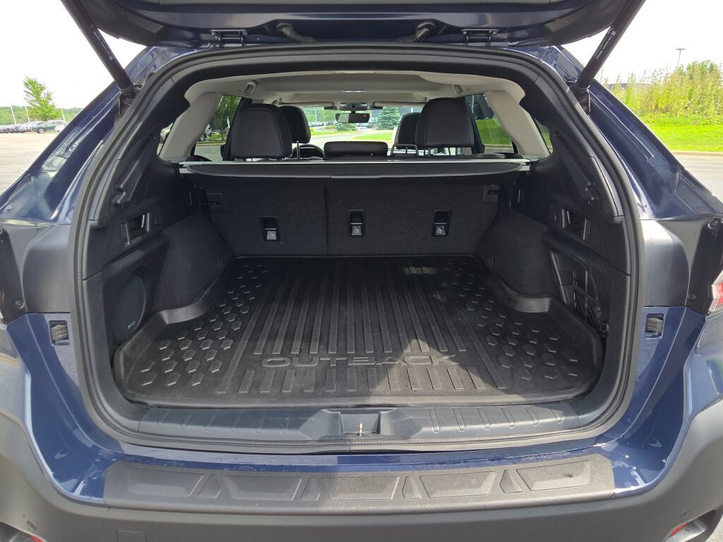 Used 2025 Subaru Outback Limited AWD/4WD image 15