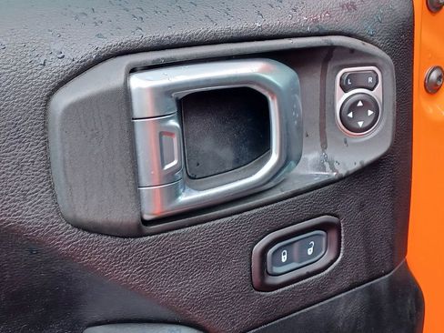 Used 2019 Jeep Wrangler Rubicon w/ Uconnect 4C Nav & Sound Group AWD/4WD image 12