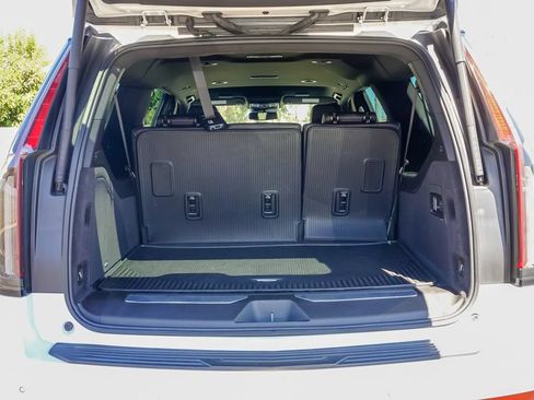 Certified 2021 Cadillac Escalade ESV Luxury RWD image 9