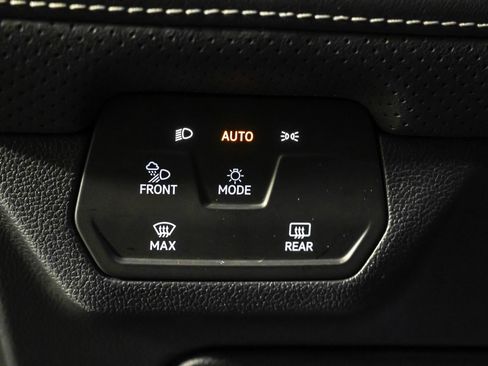 Used 2025 Volkswagen Atlas Cross Sport SE AWD/4WD image 23