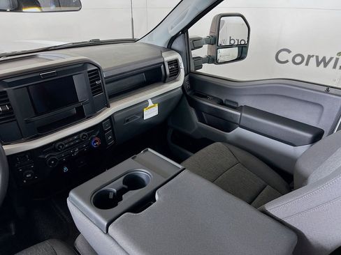 New 2026 Ford F250 XL w/ XL Chrome Package image 24