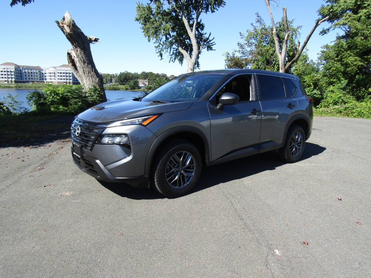 Used 2024 Nissan Rogue S AWD/4WD image 35