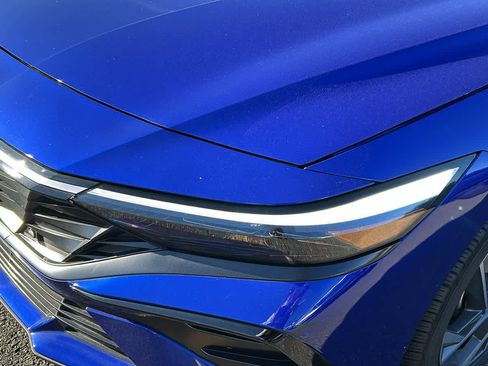 Used 2025 Hyundai Elantra SEL image 4