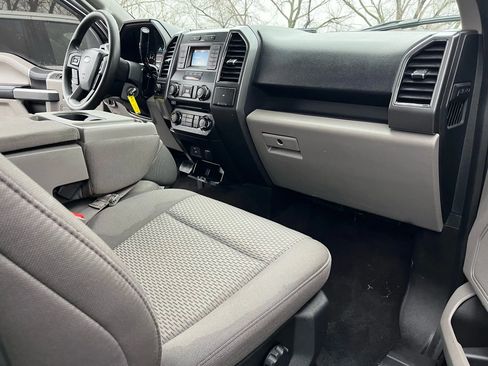 Used 2017 Ford F150 XLT image 6