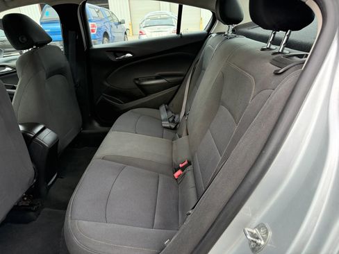 Used 2017 Chevrolet Cruze LS FWD image 21