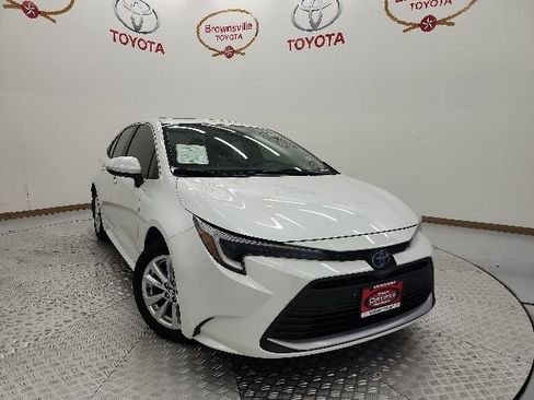 Used 2025 Toyota Corolla XLE FWD image 1