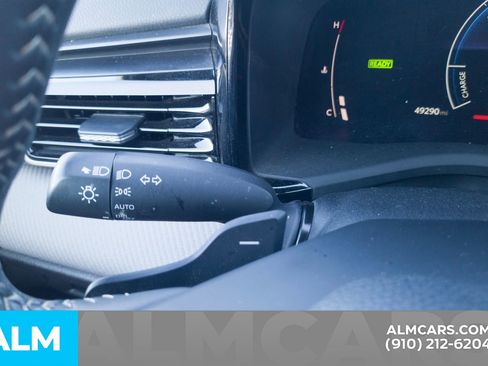 Used 2025 Toyota Camry SE image 33