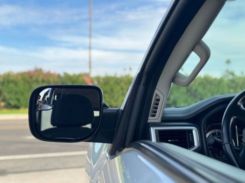 Used 2018 Nissan Titan SV w/ SV Convenience Package image 53