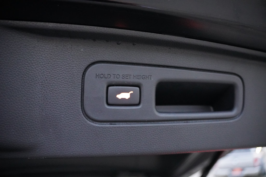Used 2025 Honda Pilot Black Edition image 24