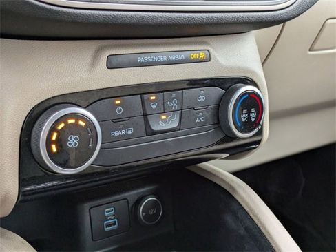 Used 2021 Ford Escape SE image 21