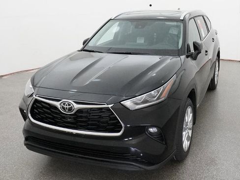 New 2026 Toyota Highlander Limited image 3