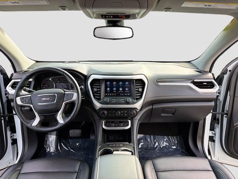 Used 2023 GMC Acadia SLT AWD/4WD image 3